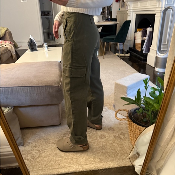 Aritzia Wilfred Free Pants Modern Cargo Olive Green Pants, size 6 - Picture 3 of 9
